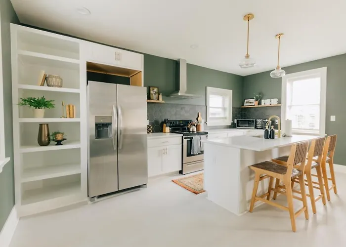 Newly Renovated Vintage Inspired Large 4 Bedroom Home