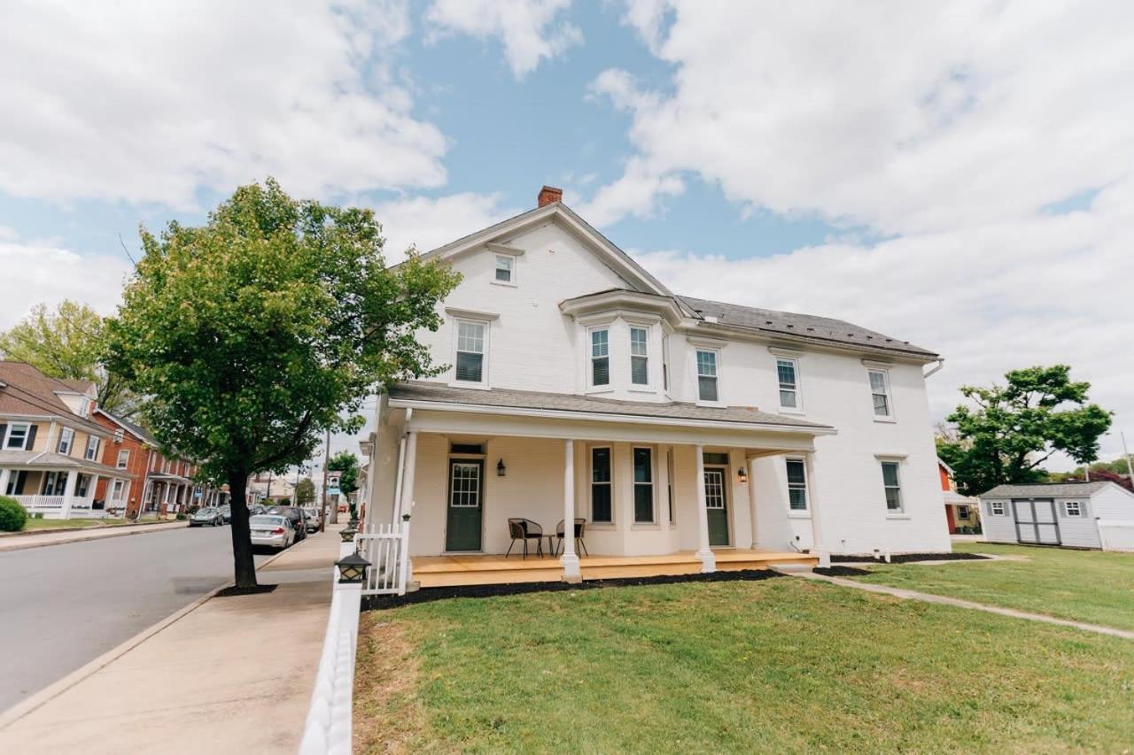 Newly Renovated Vintage Inspired Large 4 Bedroom