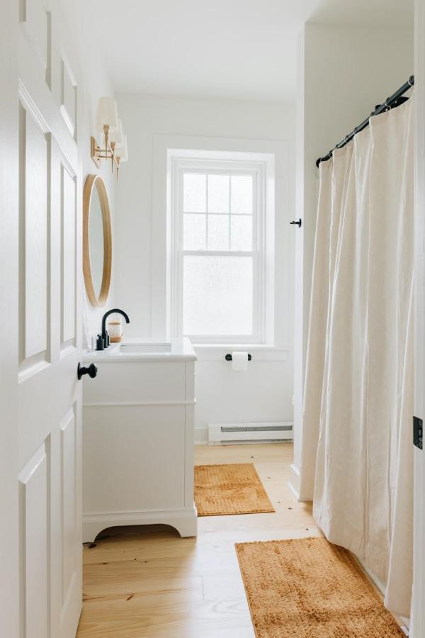 Hébergement de vacances Newly Renovated Vintage Inspired Large 4 Bedroom *