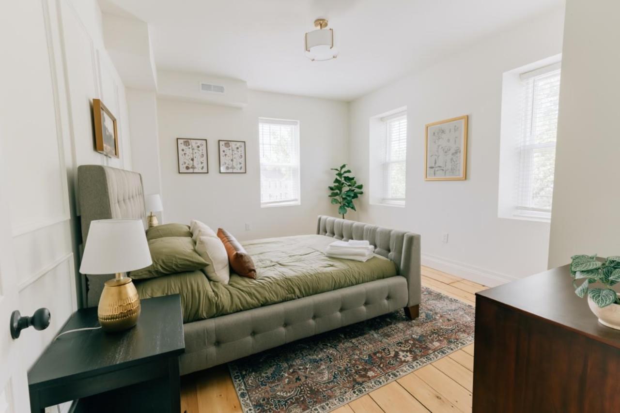 Newly Renovated Vintage Inspired Large 4 Bedroom *