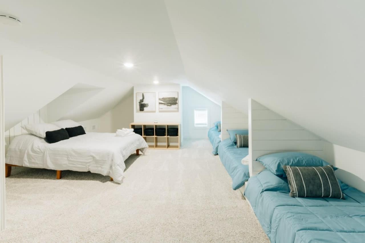 Newly Renovated Vintage Inspired Large 4 Bedroom