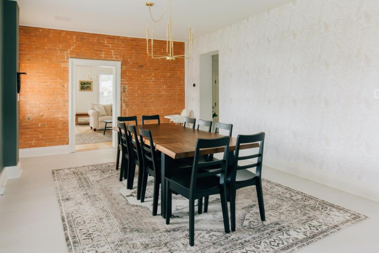 Newly Renovated Vintage Inspired Large 4 Bedroom Hébergement de vacances *