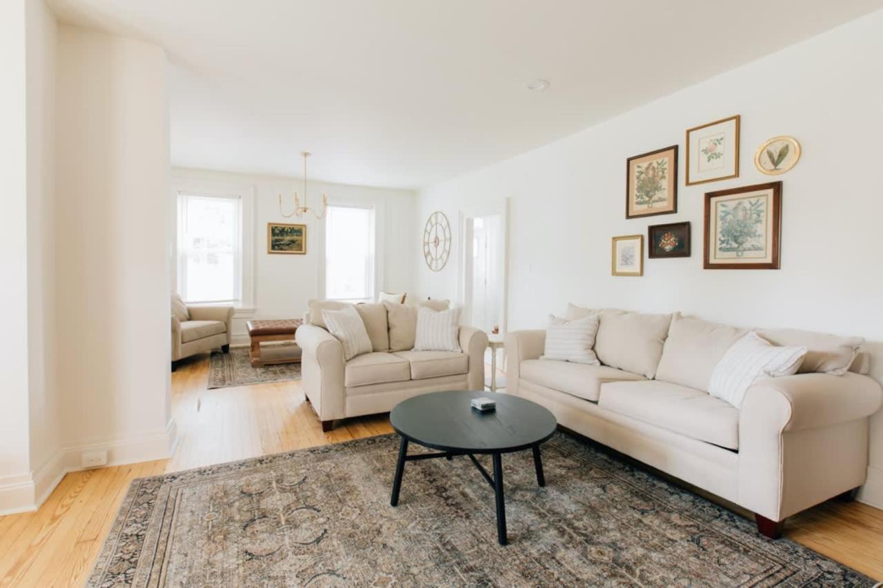 Newly Renovated Vintage Inspired Large 4 Bedroom Hébergement de vacances
