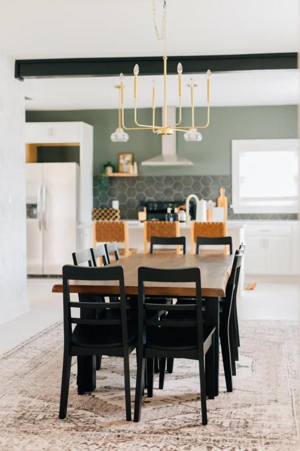Newly Renovated Vintage Inspired Large 4 Bedroom